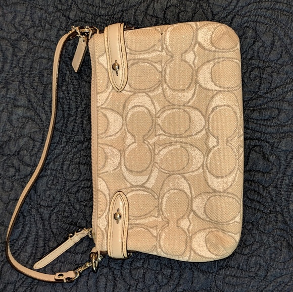 ⬇️⬇️Coach Colette SigStripe LARGE Wristlet 44834 - Picture 6 of 8